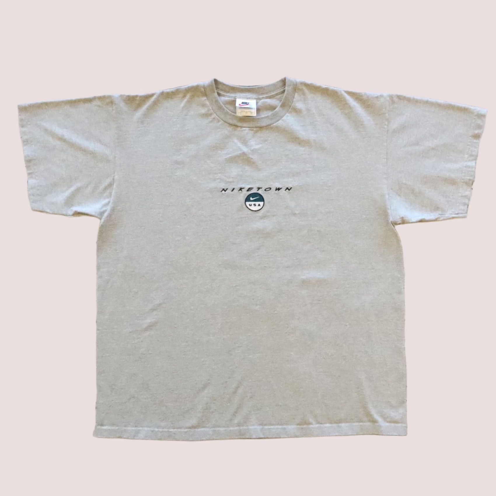 Nike Vintage Nike Town USA T-Shirt XL Gray Men's XL T-Shirt 90s Nike Town USA Tshirt Tee Shirt Pre-owned Gray Mens XL Vintage 90s Size US XL / EU 56 / 4 - 1 Thumbnail