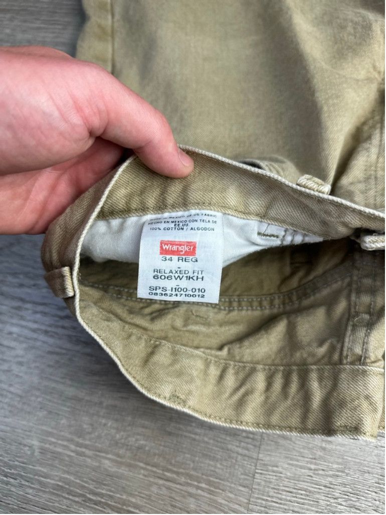 Wrangler Men's Wrangler Relaxed Fit Shorts Tan Size 34 Size US 34 / EU 50 - 4 Thumbnail