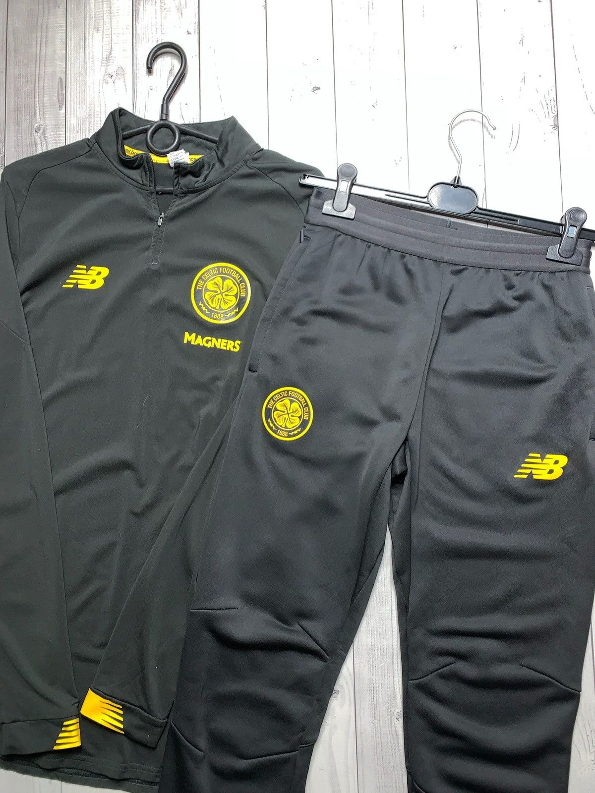 Vintage Vintage new balance Celtic soccer track suit size S/M Size US S / EU 44-46 / 1 - 2 Thumbnail