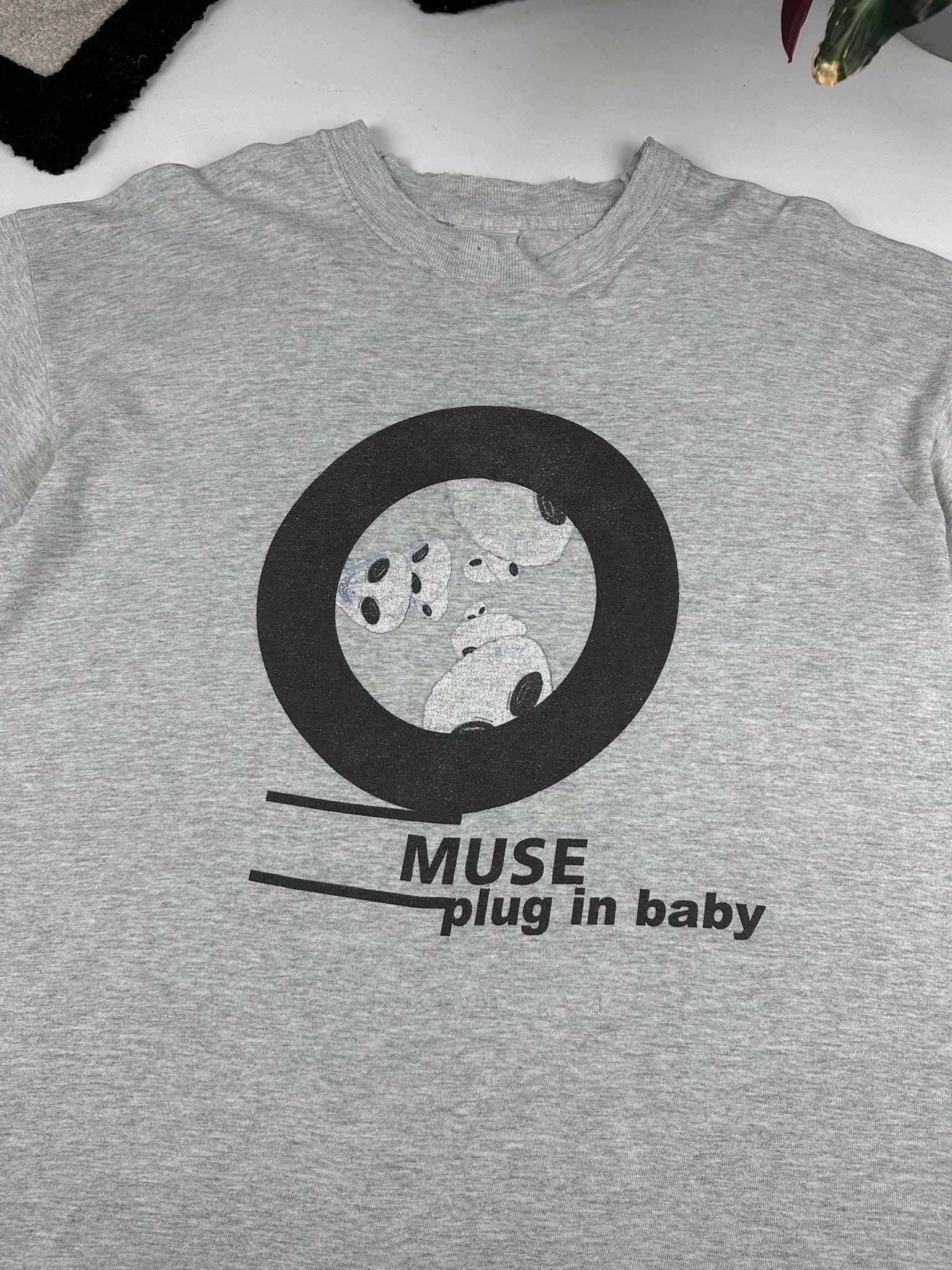 Band Tees Vintage Muse Band Tshirt size M plug in baby alien ufo Size US M / EU 48-50 / 2 - 2 Thumbnail