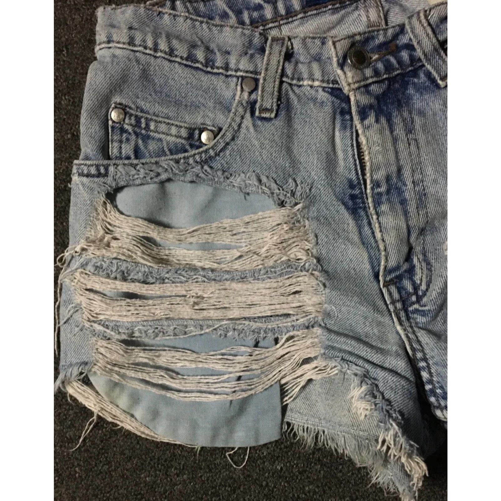 Levi's VINTAGE Levis Silvertab 90s Distressed Thrashed Cut Off Jean Shorts 28 Women Blue Grunge Punk Biker Retro Rock Casual Size 28" / US 6 / IT 42 - 5 Thumbnail