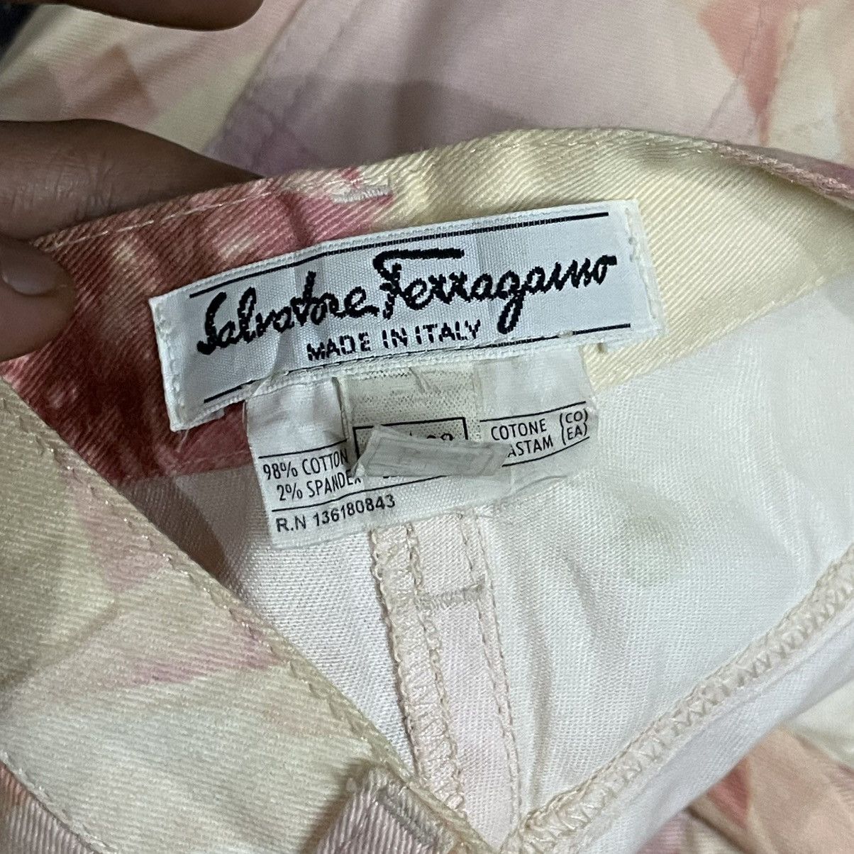 Salvatore Ferragamo × Vintage 90's Salvatore ferragamo full print pants Size 26" / US 2 / IT 38 - 7 Thumbnail