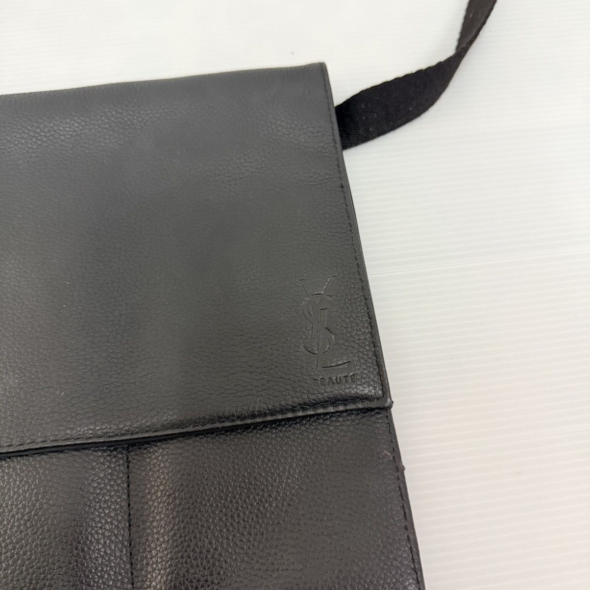 Yves Saint Laurent YSL Beaute Leather Makeup Accesories Bag Size ONE SIZE - 5 Thumbnail