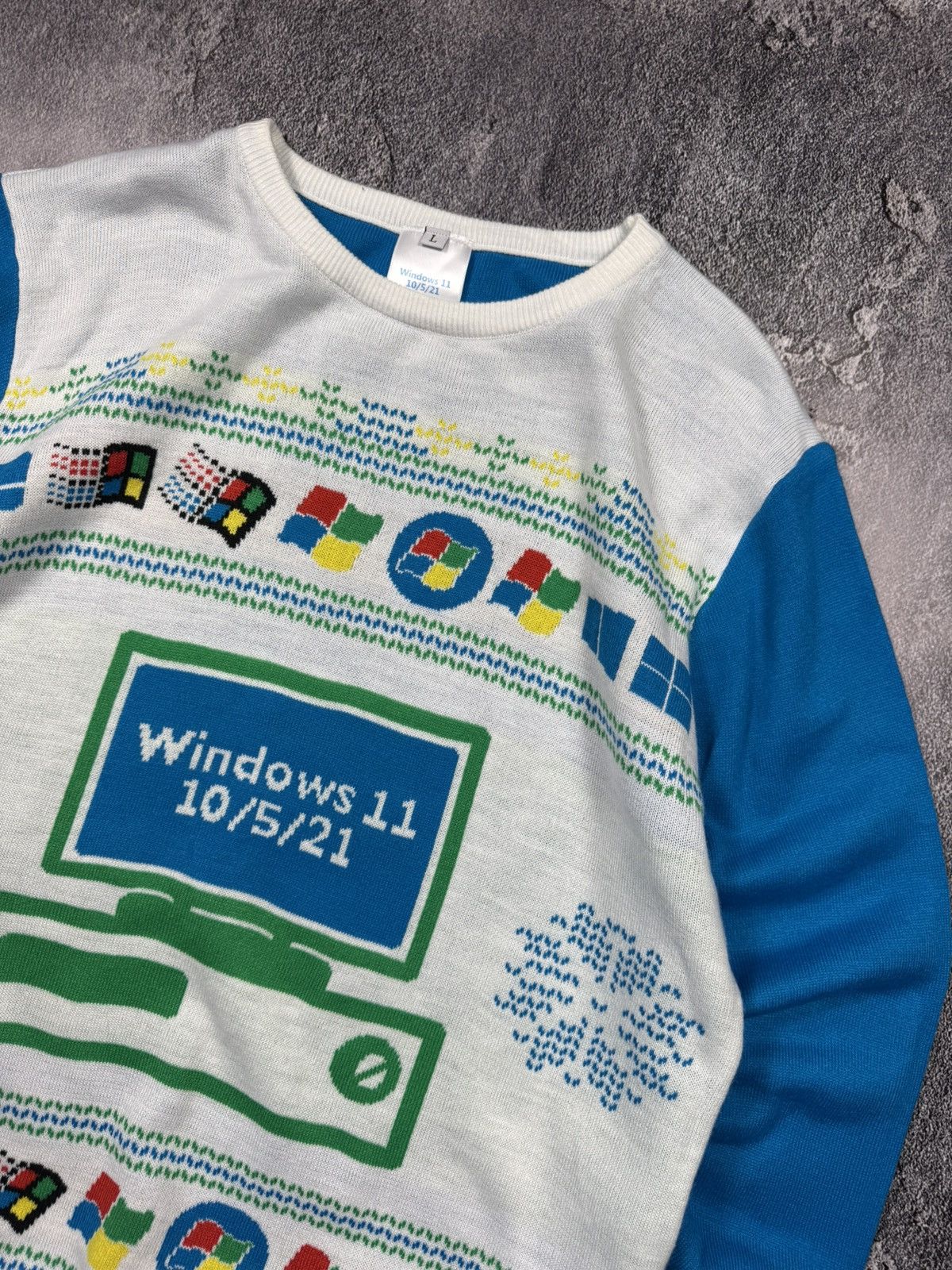 Other Microsoft Windows 11 Launch "Ugly" Holiday Sweate Size US L / EU 52-54 / 3 - 2 Thumbnail