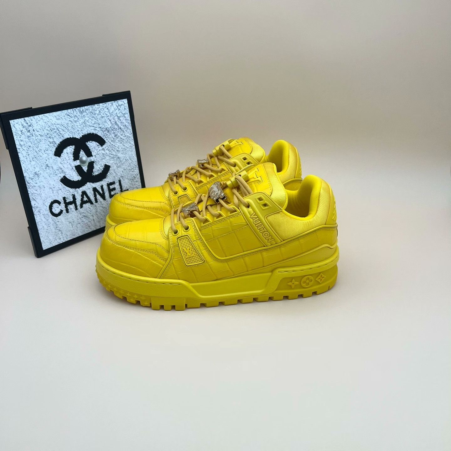 Louis Vuitton Louis Vuitton Training Gold Lowtop Sneakers 8 Men Size US 8 / EU 41 - 1 Thumbnail