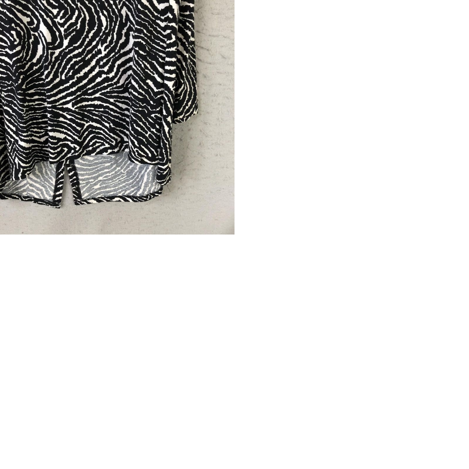 Vintage Jillian Jones Blouse Tunic Womens 2X Black White Zebra Print V-Neck Stretch Top Size XXL / US 16-18 / IT 52-54 - 10 Thumbnail