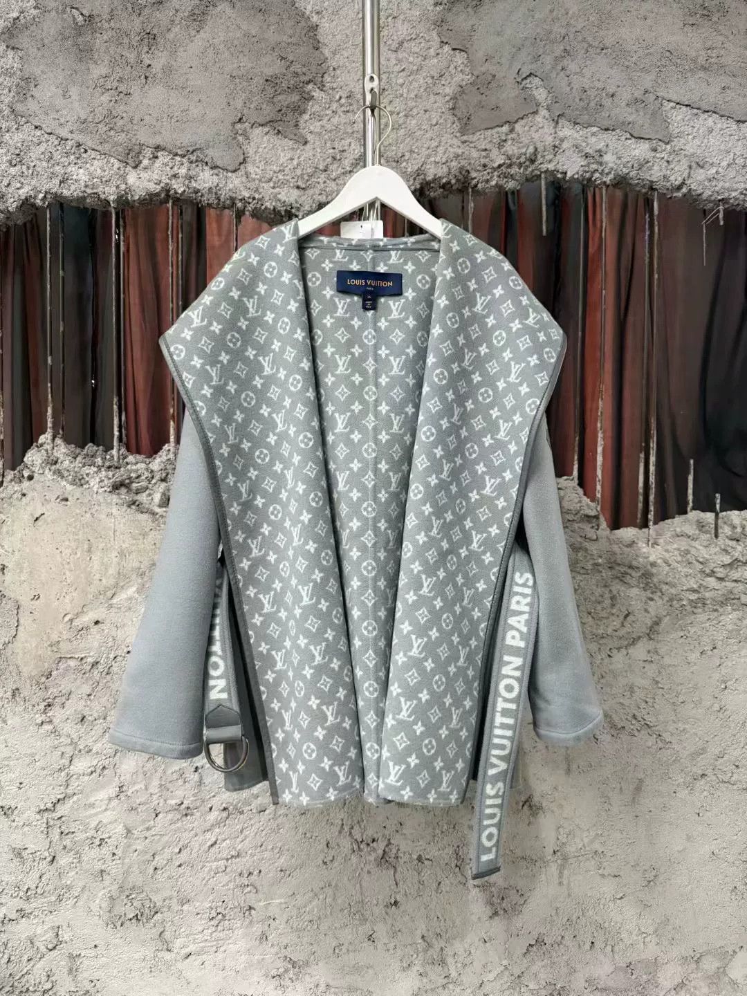 Louis Vuitton gray louis vuitton hooded coat Size S / US 4 / IT 40 - 1 Thumbnail