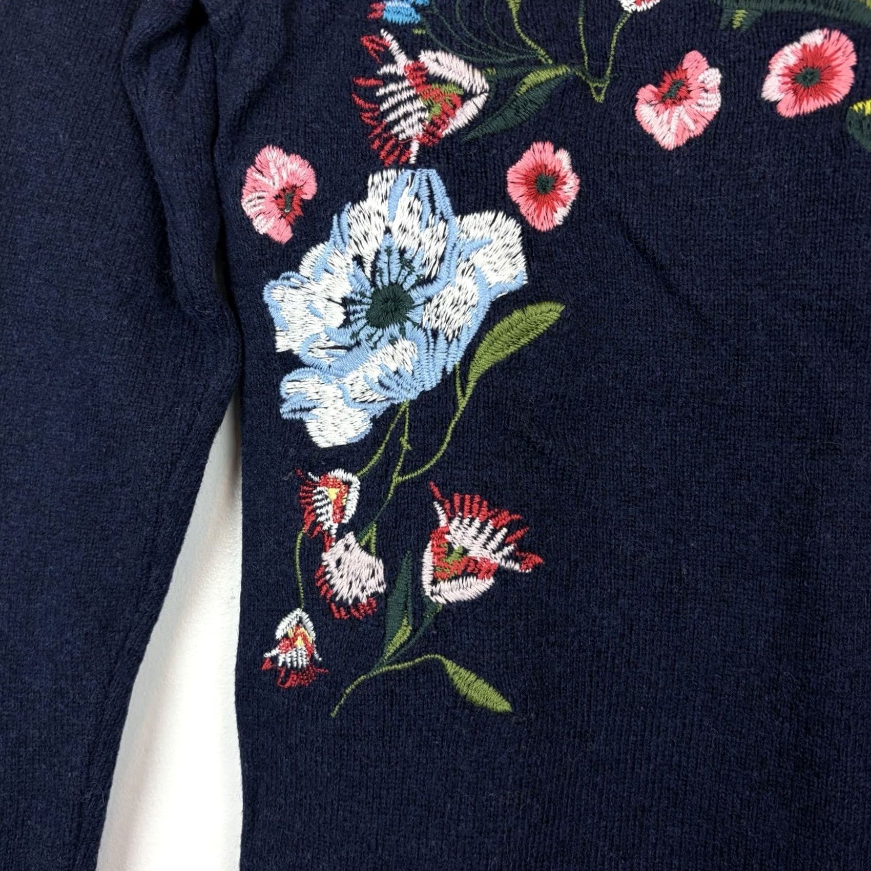 Loft LOFT Floral Embroidered Sweater Womens Small Blue Crew Neck Preppy Old Money Size S / US 4 / IT 40 - 5 Thumbnail