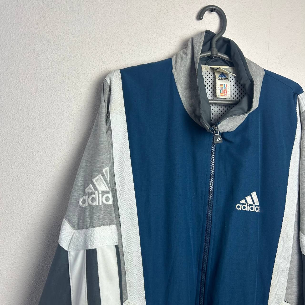 Adidas Vintage Adidas Small logo 90s streetwear bomber Size US L / EU 52-54 / 3 - 2 Thumbnail