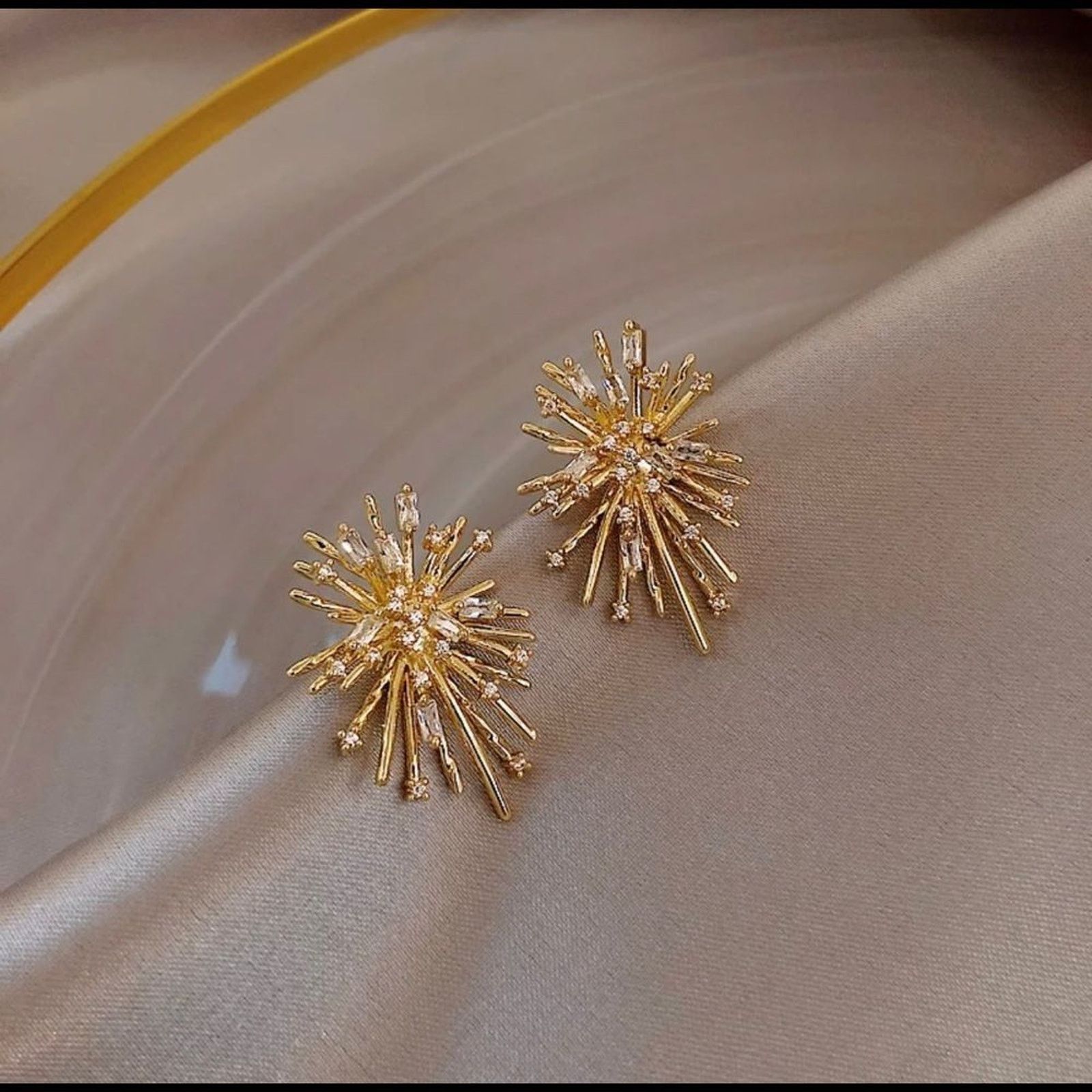 Other New 18K Diamond Firework Stud Earrings Size ONE SIZE - 4 Thumbnail