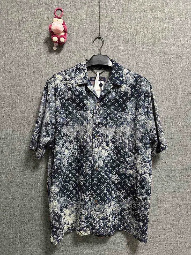 Louis Vuitton Louis Vuitton Full printed casual short sleeve shirt Size US L / EU 52-54 / 3 - 1 Thumbnail