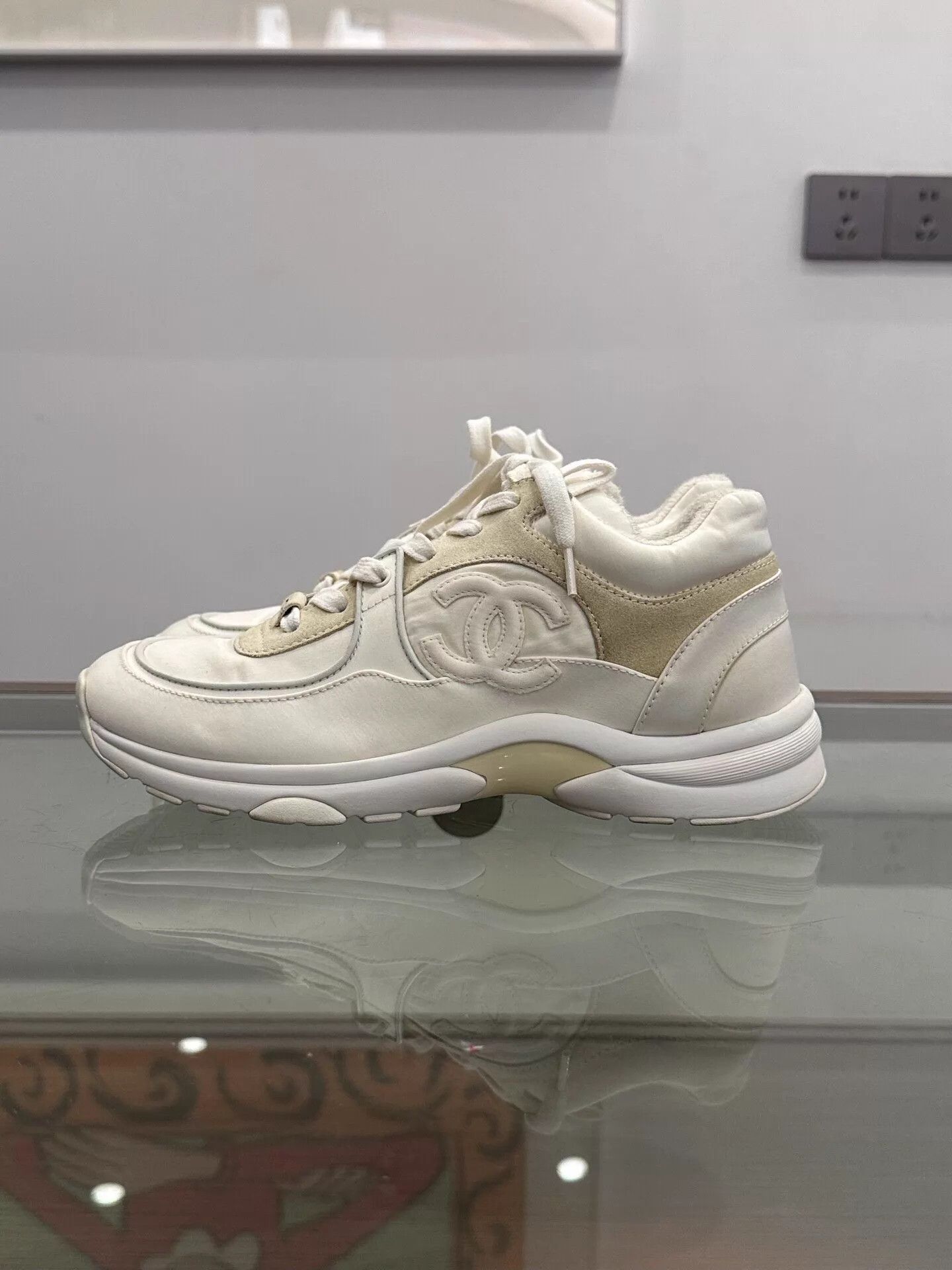 Chanel Chanel Women's White Side Embossed CC Sneaker 37.5 Size US 7 / IT 37 - 4 Thumbnail