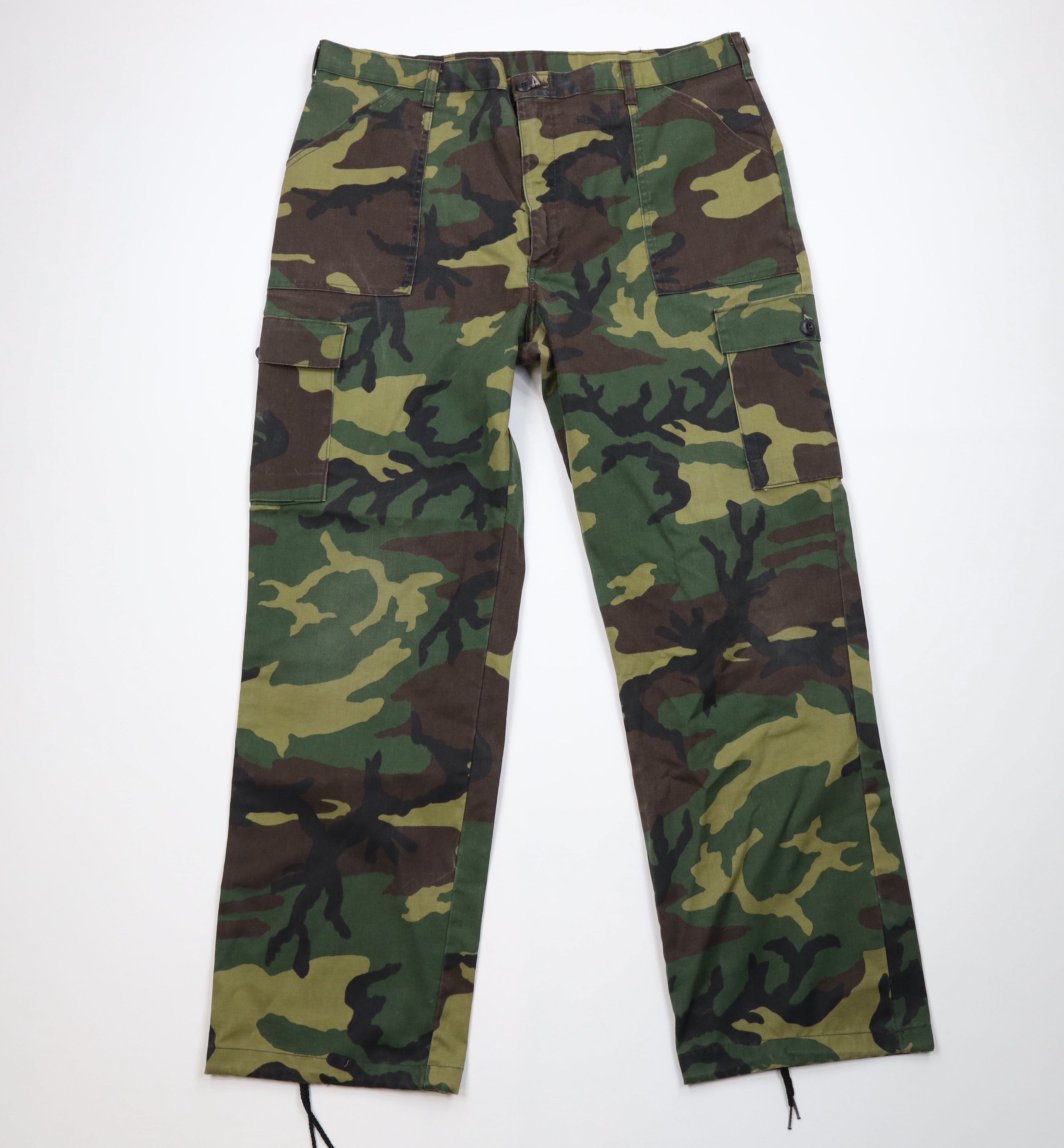 Vintage Vintage 70s Streetwear Camouflage Wide Leg Cargo Pants USA Size US 38 / EU 54 - 1 Thumbnail