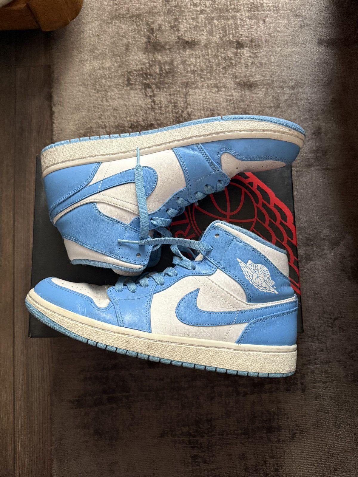 Nike Nike Air Jordan UNC Mid Size US 9 / EU 42 - 2 Thumbnail