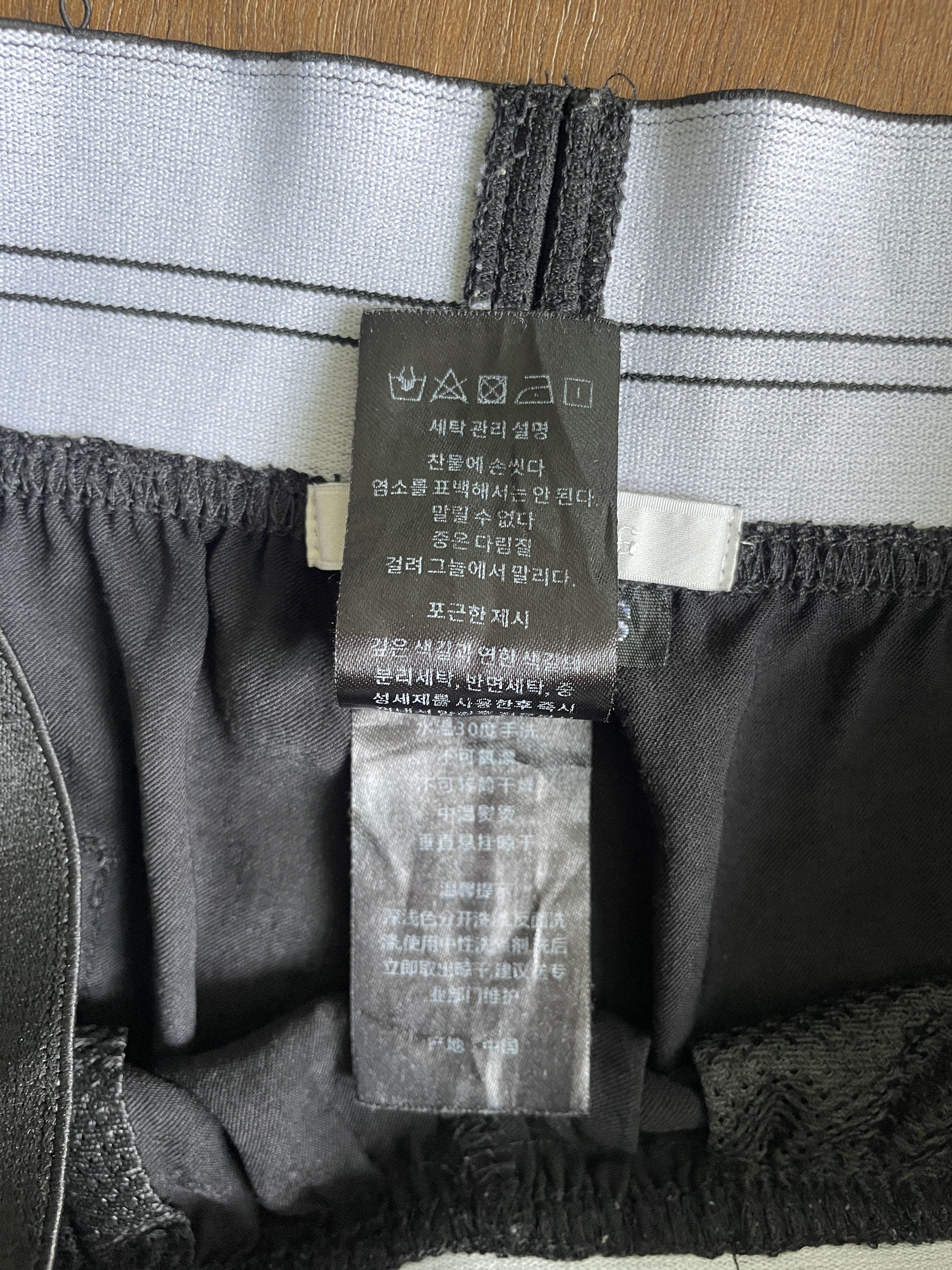Helmut Lang HELMUT LANG Black Elastic Waist Shorts Size US 26 / EU 42 - 6 Thumbnail