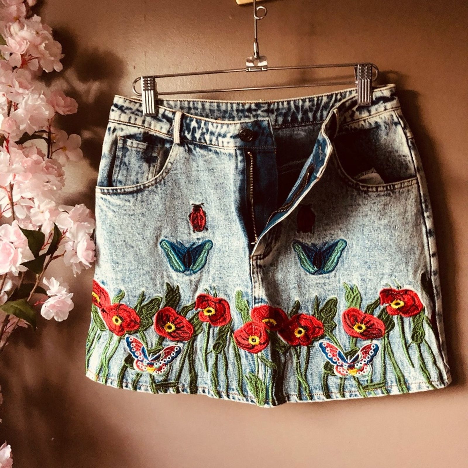 Other Stonewashed bottom mini denim skirt with embroidered. Size 28" / US 6 / IT 42 - 5 Thumbnail