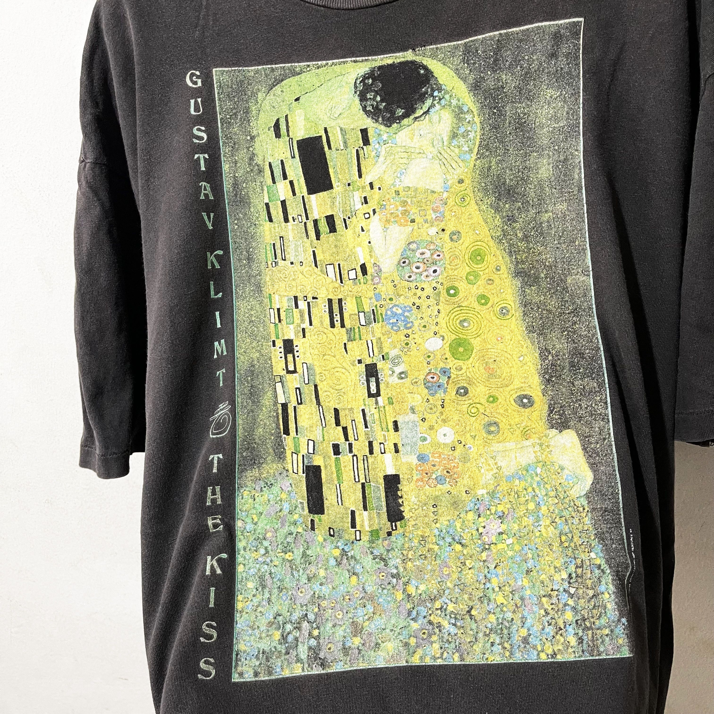 Vintage Vintage 90s Gustav Klimt "The Kiss" Shirt Size US L / EU 52-54 / 3 - 2 Thumbnail