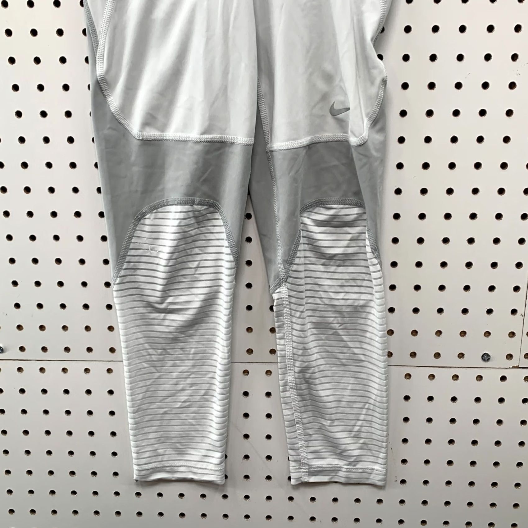 Nike Nike Pro Crop Active Leggings Womens XS White Dri-Fit 24x22 Tights Skinny Baroque? Size 26" / US 2 / IT 38 - 6 Thumbnail