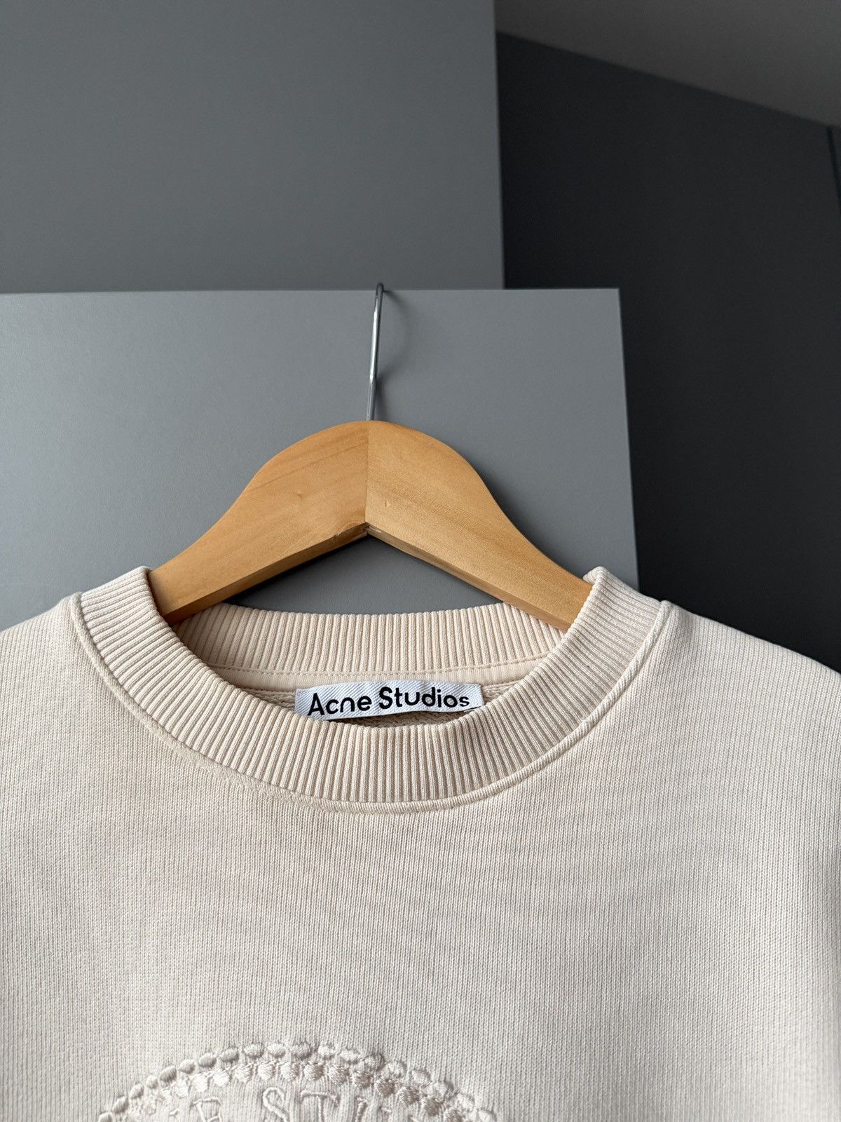 Acne Studios Acne Studios Logo Embroidered Beige Sweatshirt Size XS / US 0-2 / IT 36-38 - 3 Thumbnail
