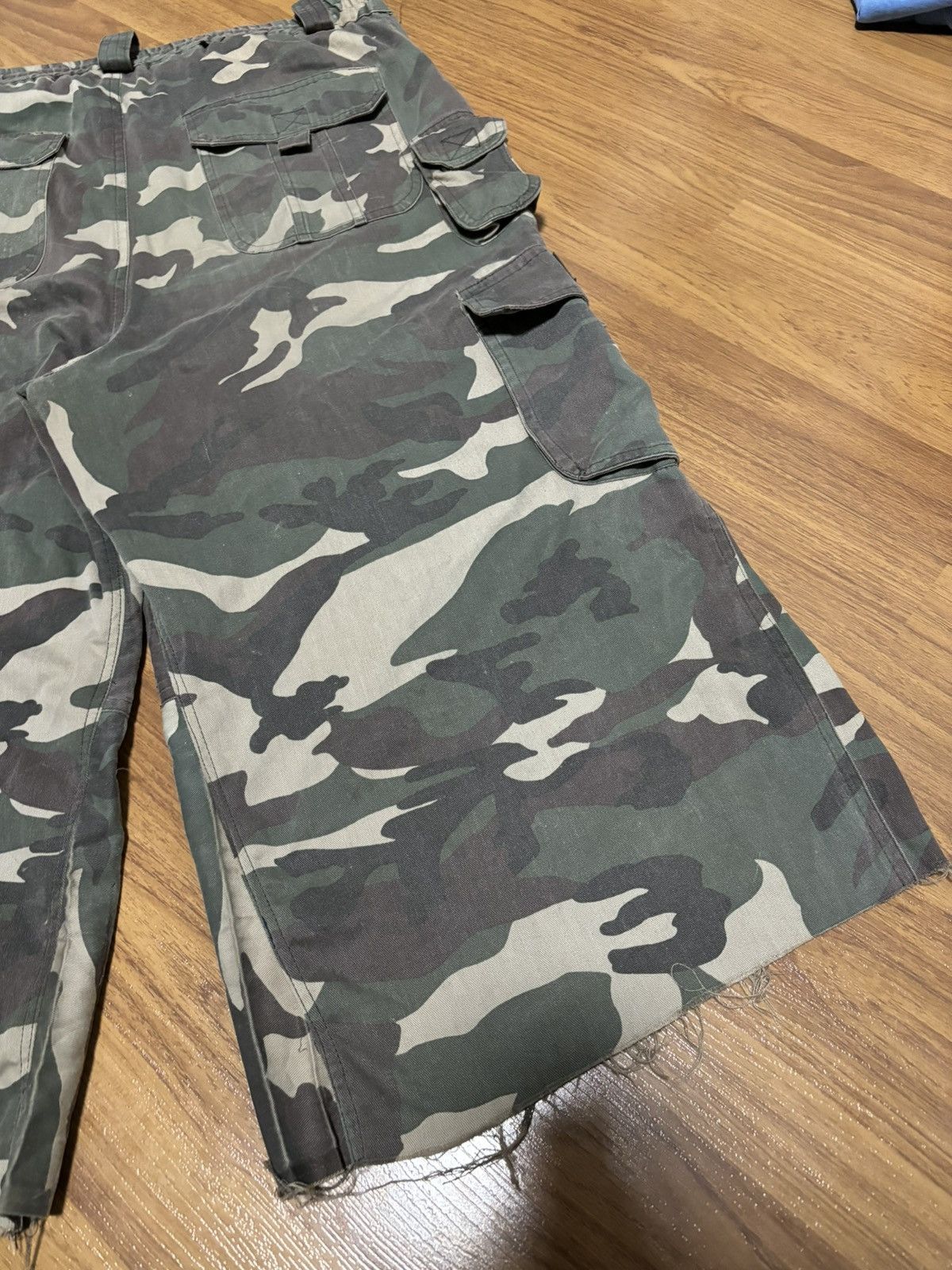 Vintage Faded Military Camo Cargo Shorts Size US 33 - 21 Thumbnail