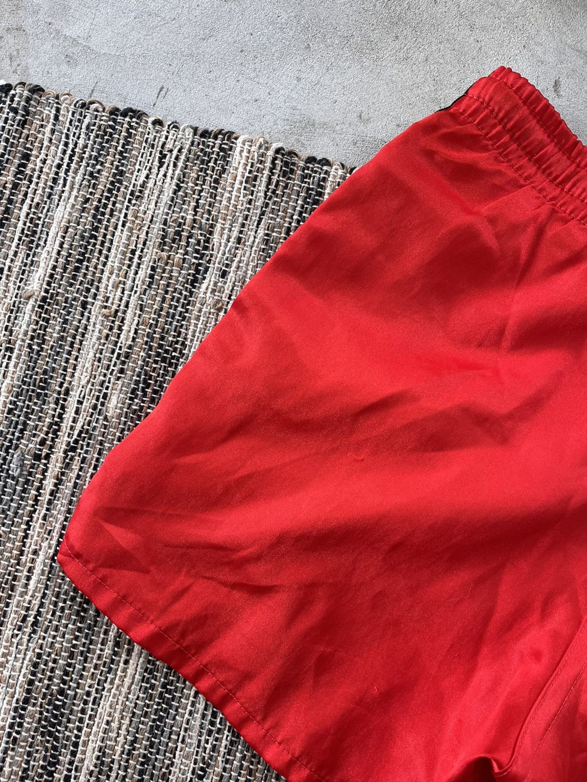 Puma × Vintage 00s Vintage Puma Nylon Short Red Boxer Y2K rare Size 24" / US 00 / IT 34 - 9 Thumbnail