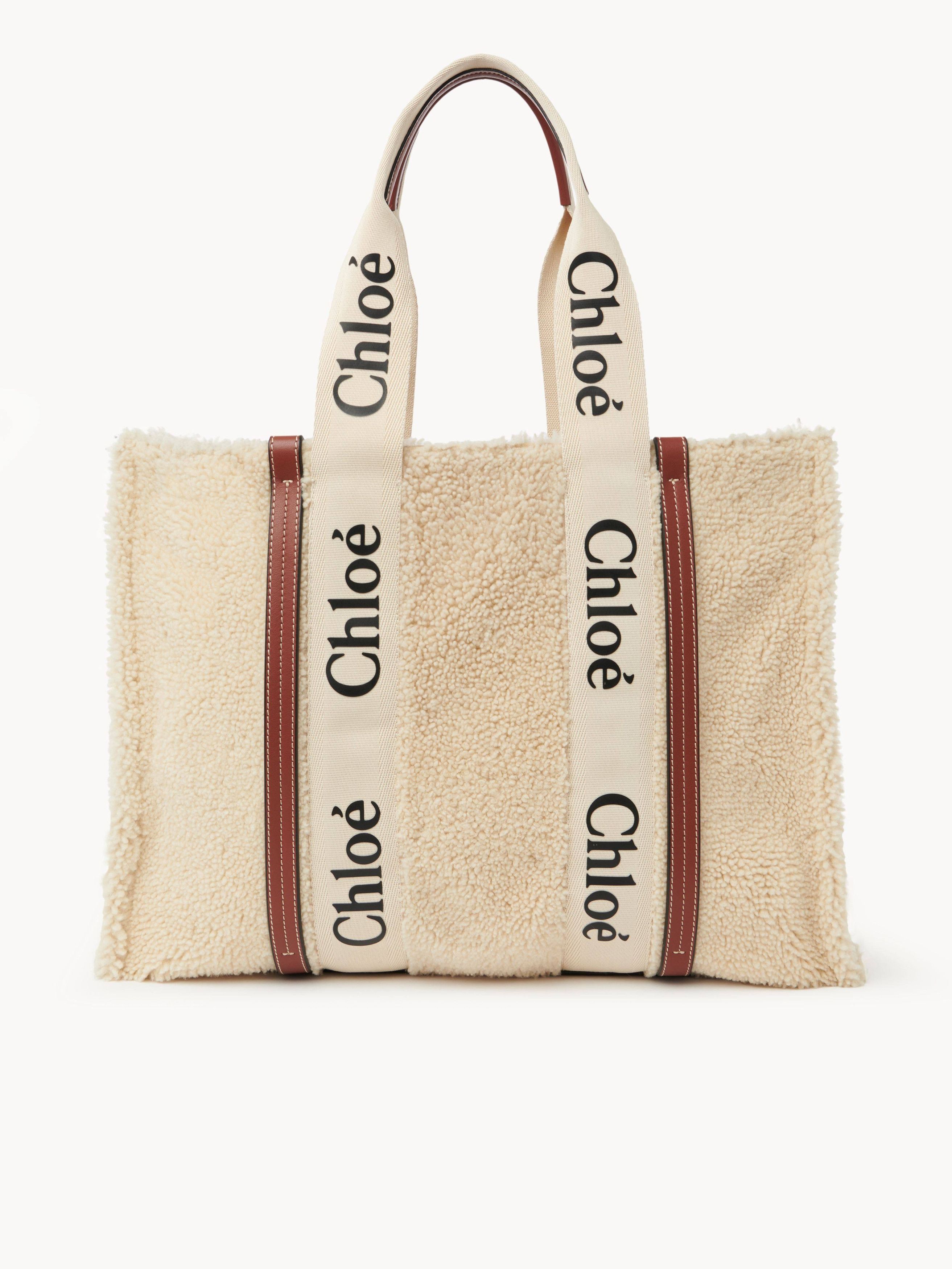 o1loc1c0424 Size: OS CHC21 Large Tote Bag in Mild Beige