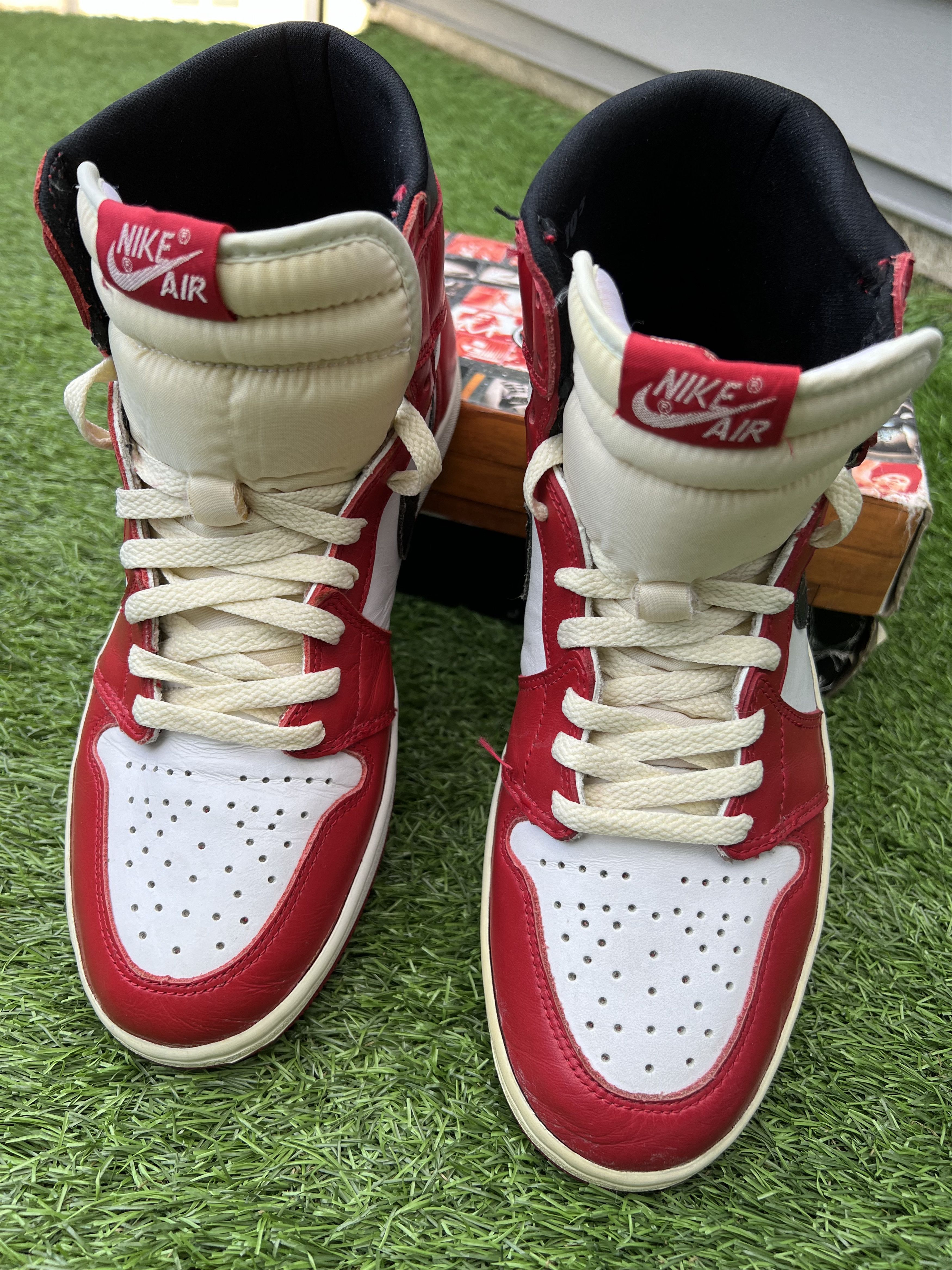 Jordan Brand Jordan 1 Retro High Chicago 1994 (Includes box and card) Size US 10.5 / EU 43-44 - 2 Thumbnail