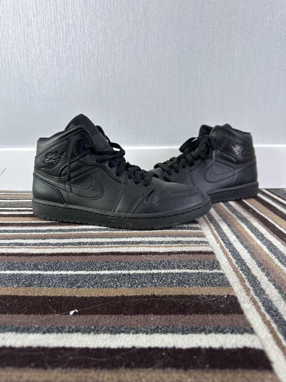 Jordan Brand Jordan 1 Mid All Black Size US 10 / EU 43 - 6 Thumbnail