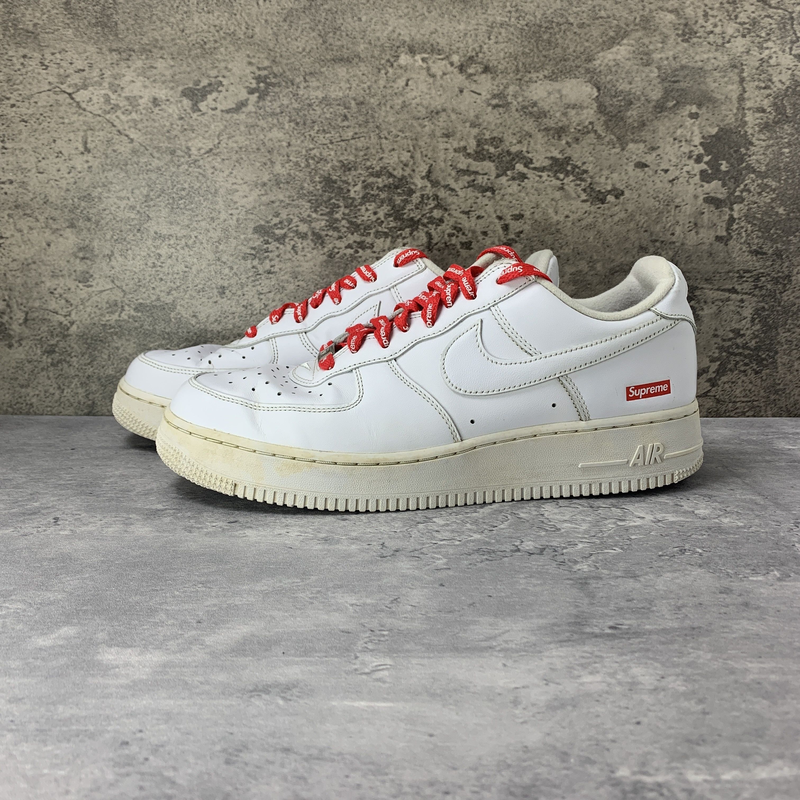 Nike × Supreme Nike x Supreme Air Force 1 Low White CU9225-100 Size US 9 / EU 42 - 1 Thumbnail