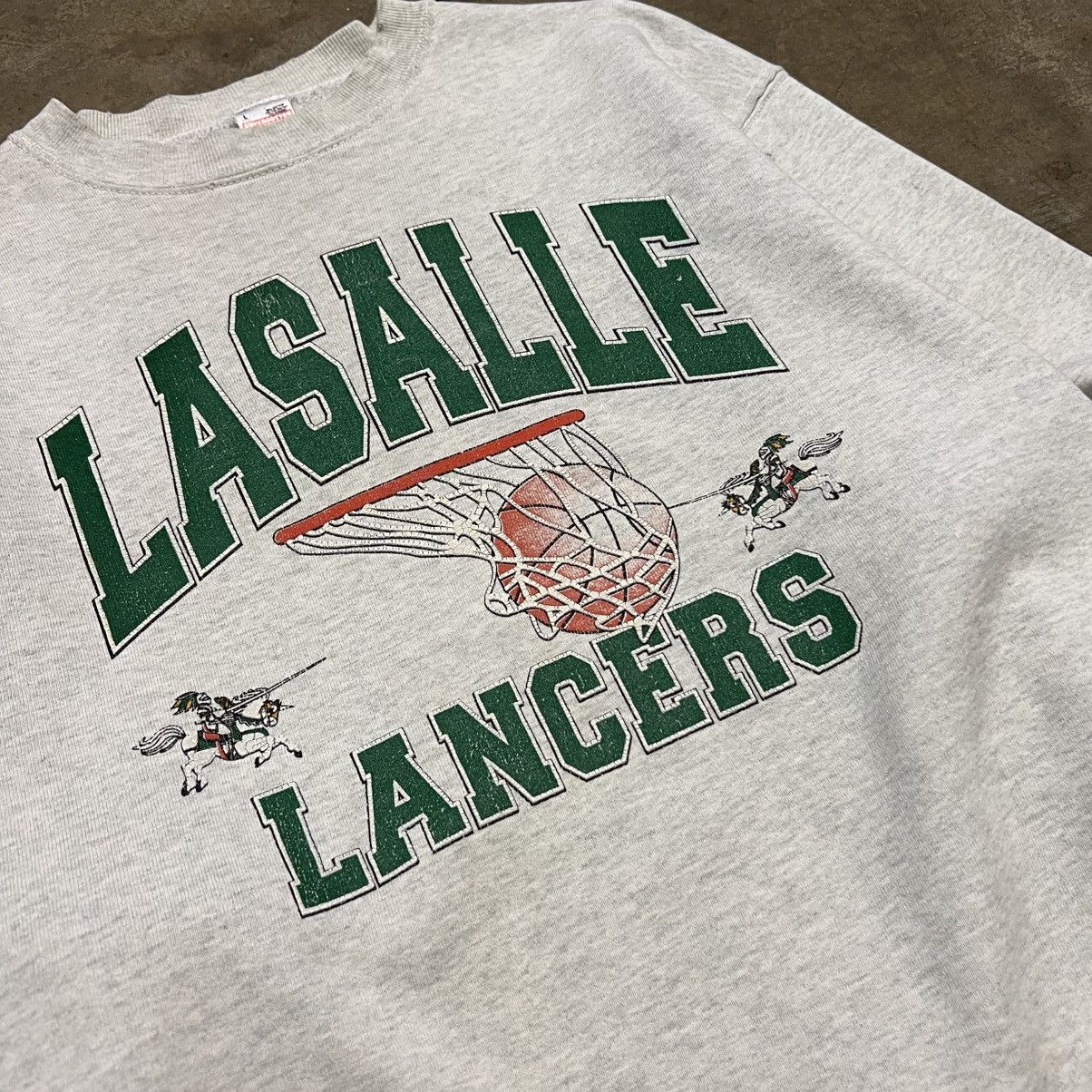 Fruit Of The Loom Vintage 90s Lasalle Lancers Basketball Sweatshirt USA Boxy Size US L / EU 52-54 / 3 - 3 Thumbnail