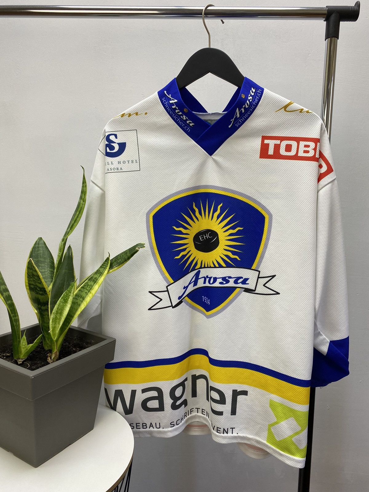 NHL × Vintage EHC AROSA HOCKEY SHIRT JERSEY OCHSNER SIZE M #1 SUSSANNE Size US M / EU 48-50 / 2 - 1 Thumbnail