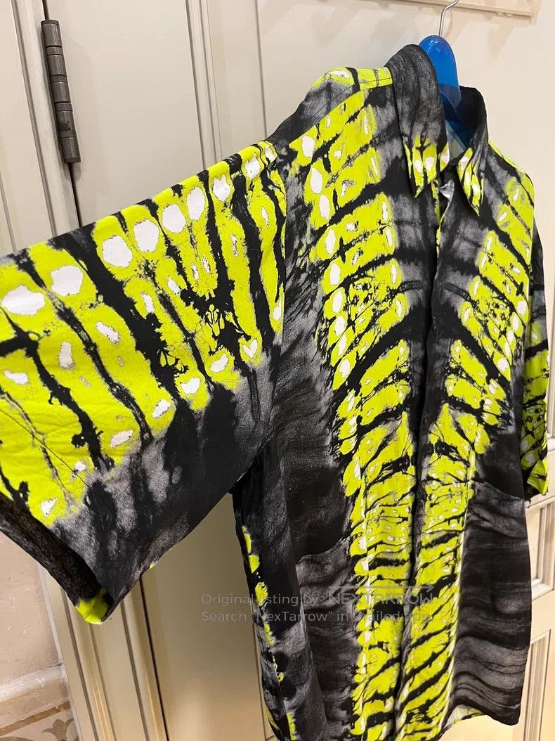 Valentino Valentino Fluorescent green flower markings symmetrical pr Size US M / EU 48-50 / 2 - 4 Thumbnail