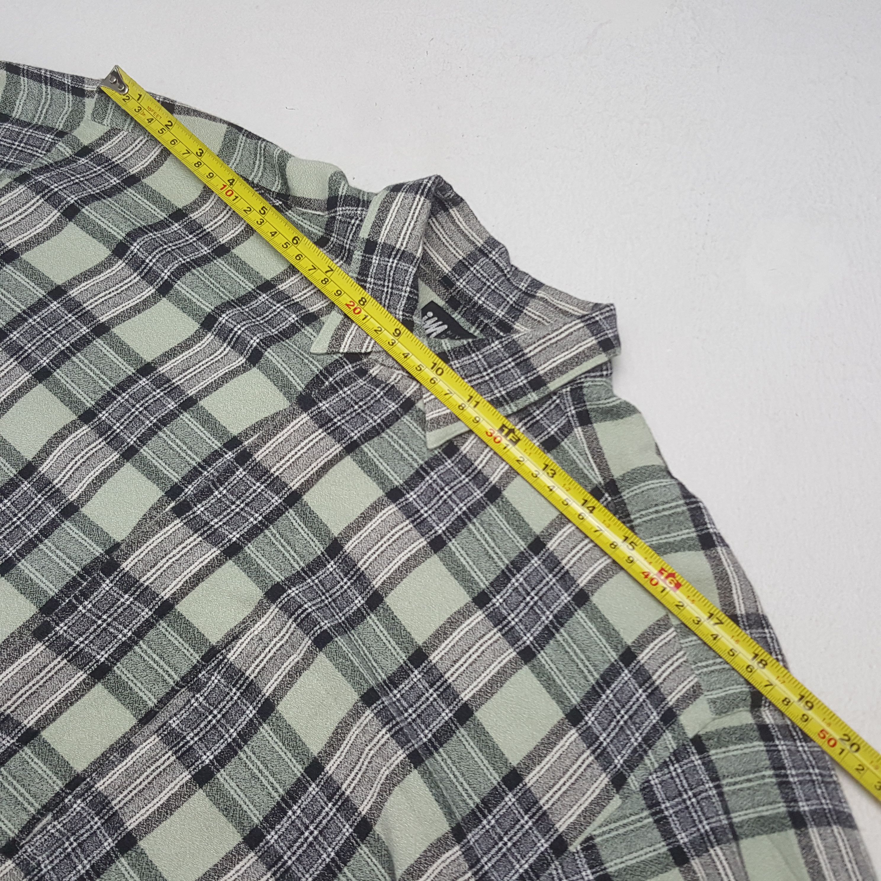 Issey Miyake Vintage Issey Miyake Japanese Designer Button Up Shirt RR21 Size US S / EU 44-46 / 1 - 7 Thumbnail