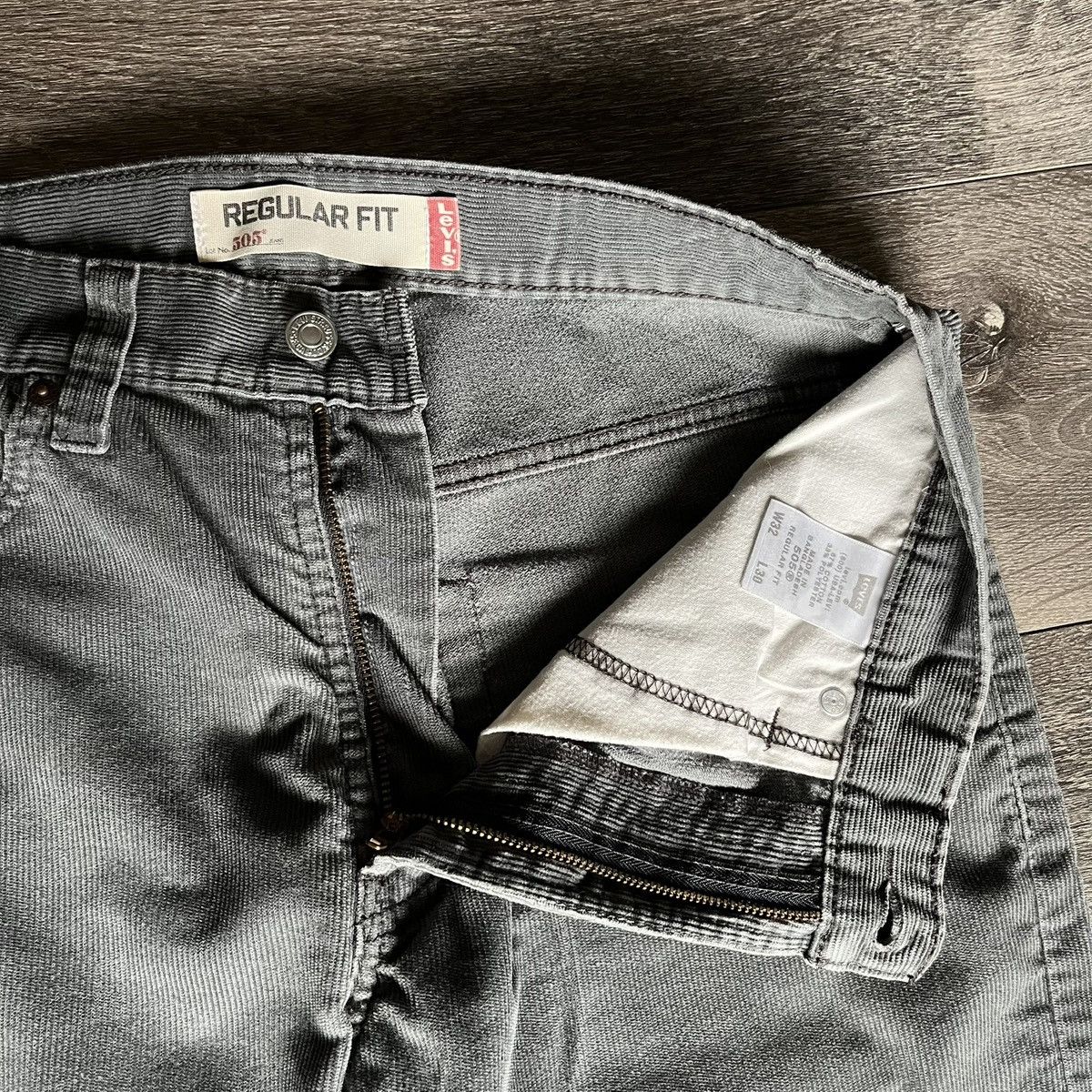 Levi's Vintage 2000s Levi’s 505 Corduroy Straight Fit Jeans 32x30 Size US 32 / EU 48 - 9 Thumbnail