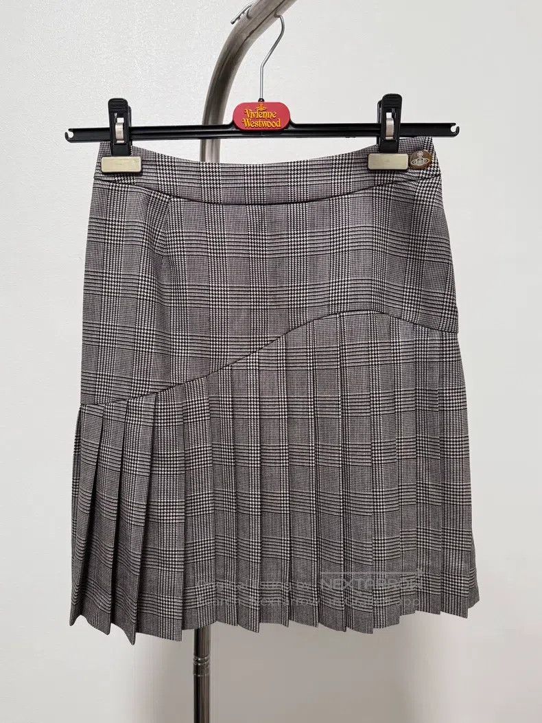Vivienne Westwood size 2 Vintage second-hand pleated skirt