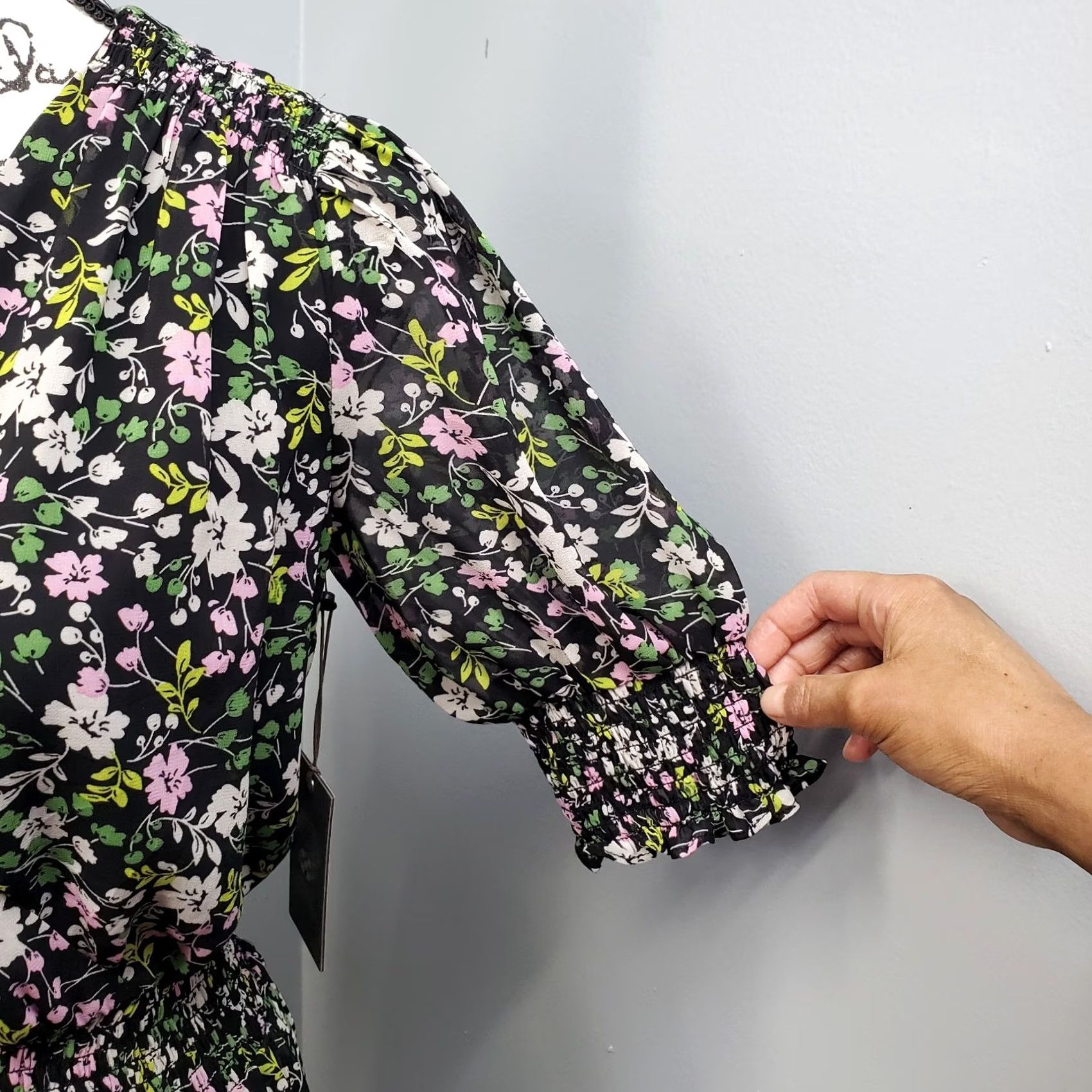 Vince Camuto Vince Camuto Fit & Flare Dress Women XS Multi Floral Smocked Waist Surplice Neck Size XS / US 0-2 / IT 36-38 - 7 Thumbnail