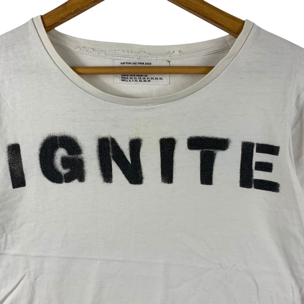 Vintage KAT-TUN JAPANESE POP Group Boy Band Ignite Tour Tee Shirt Size S / US 4 / IT 40 - 4 Thumbnail