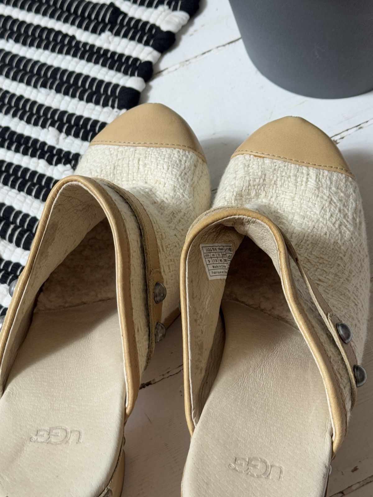 Ugg VINTAGE UGG TAN AND CREAM 2000s MULES CLOGS Size US 9 / IT 39 - 11 Thumbnail