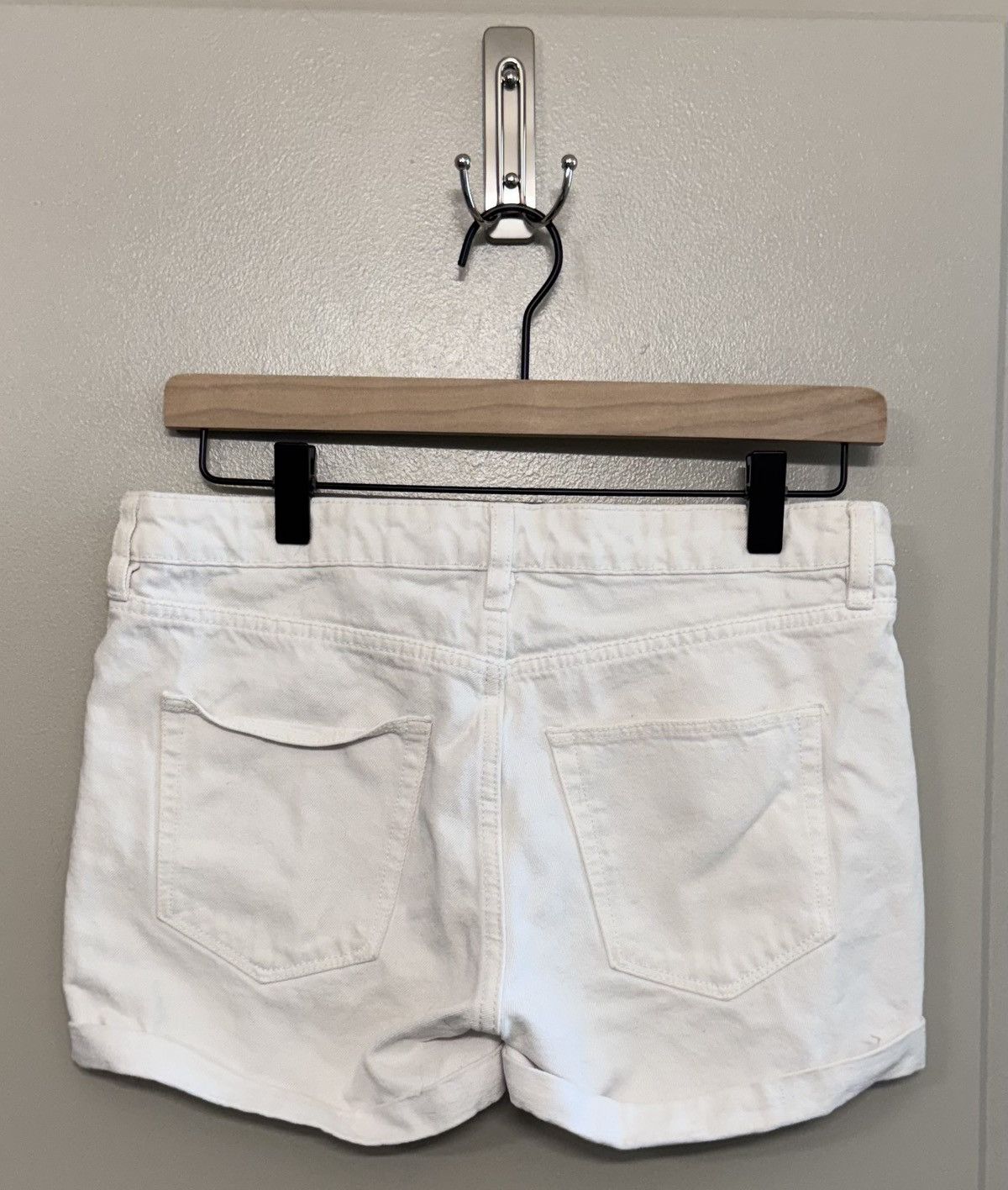 H&M Women’s white shorts Size 26" / US 2 / IT 38 - 3 Thumbnail