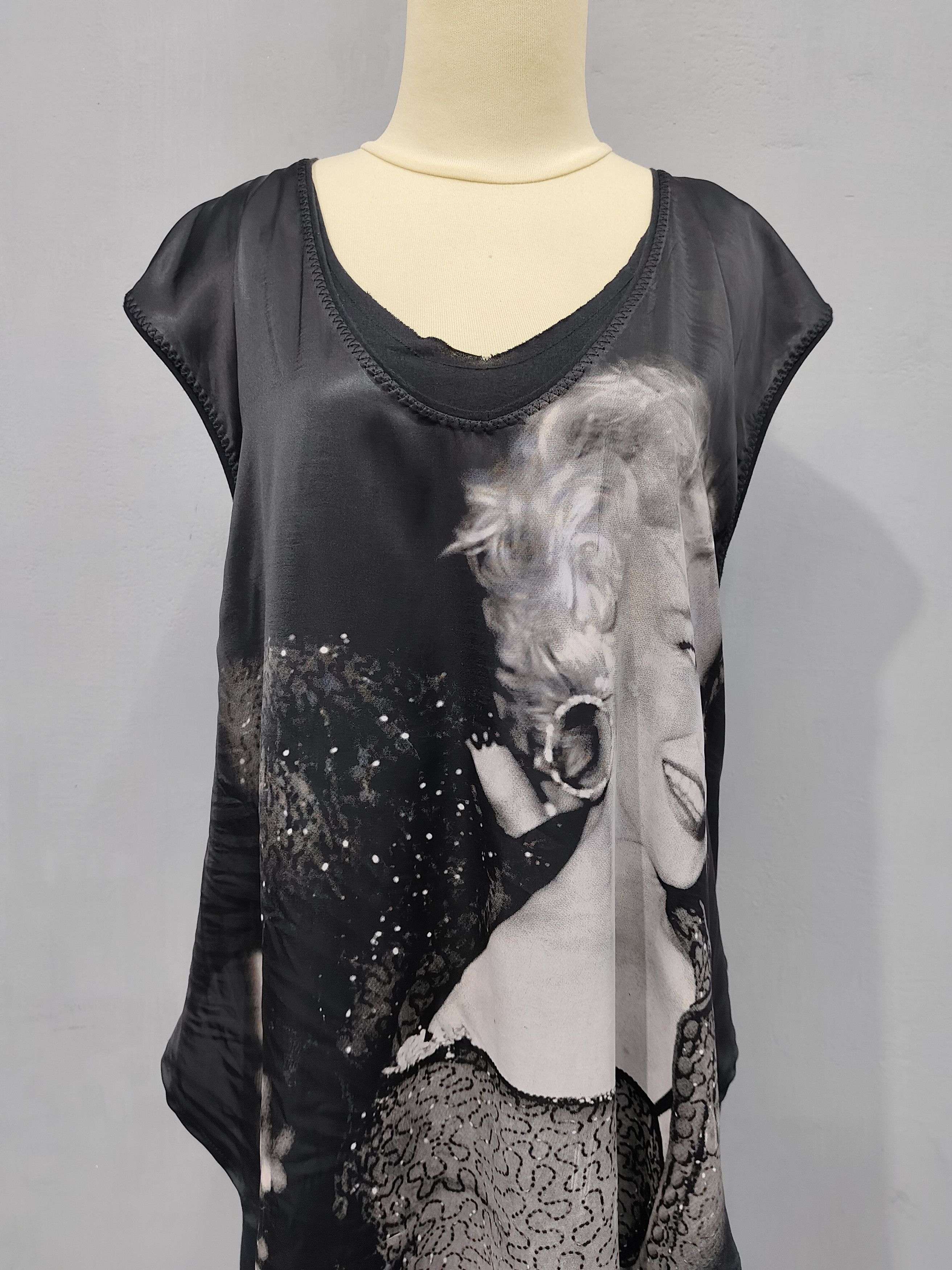 Zara 🔥Zara Collection Marilyn Monroe Hybrid Silhouette Top Size M / US 6-8 / IT 42-44 - 2 Thumbnail