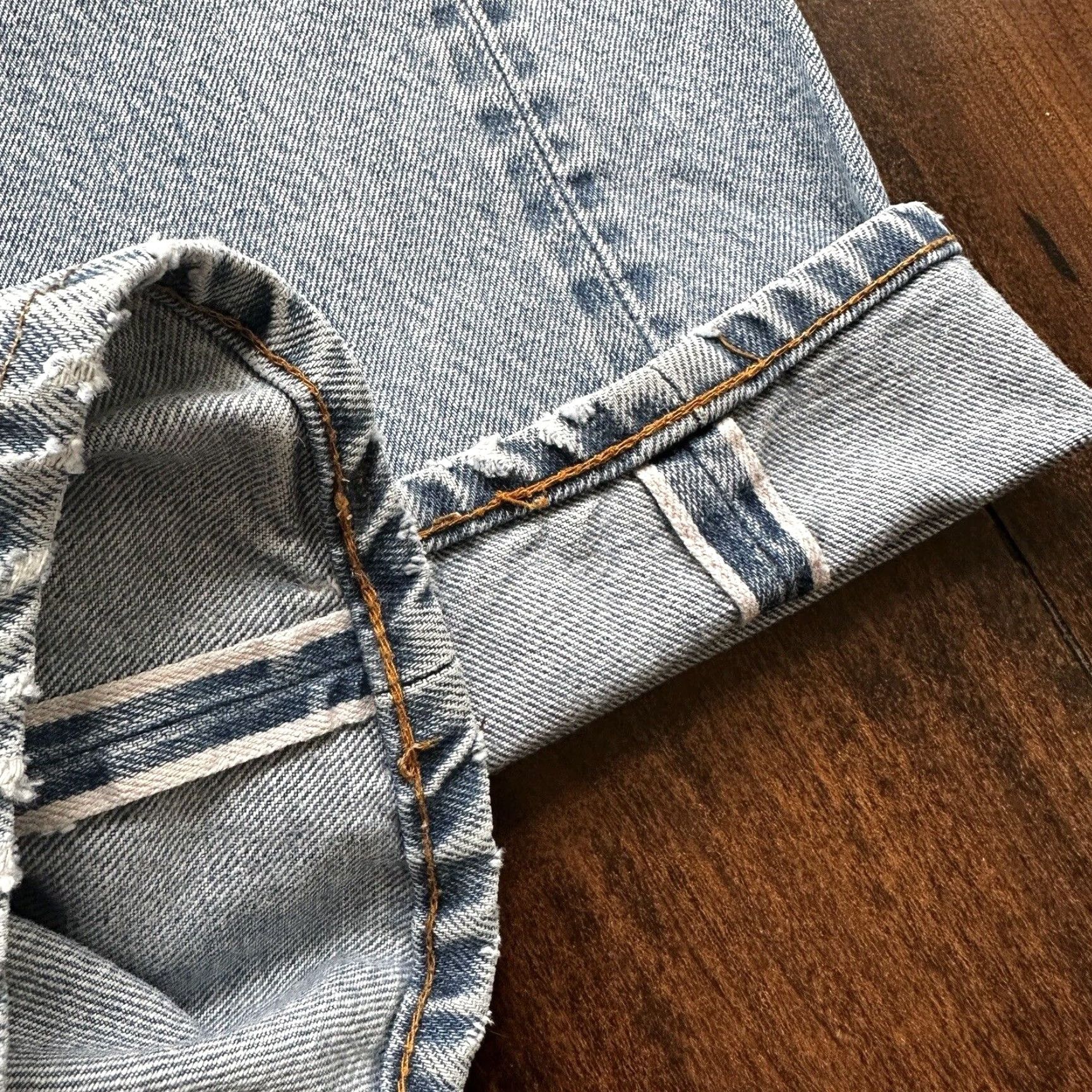 Levi's VINTAGE Levi's 501 XX Jeans 80s 36x32 Light Wash Blue Distressed USA Mens Size US 36 / EU 52 - 3 Thumbnail