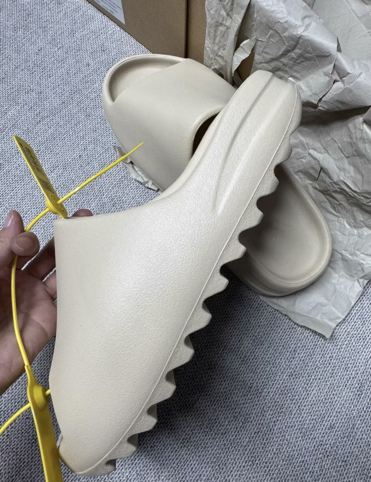 Adidas Adidas Yeezy Slide Bone FZ5897 K37 Size US 11 / EU 44 - 2 Thumbnail