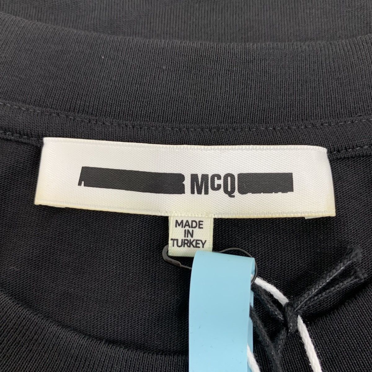 Alexander McQueen Alexander McQueen Black Logo Print T-shirt K26WX Size US S / EU 44-46 / 1 - 5 Thumbnail