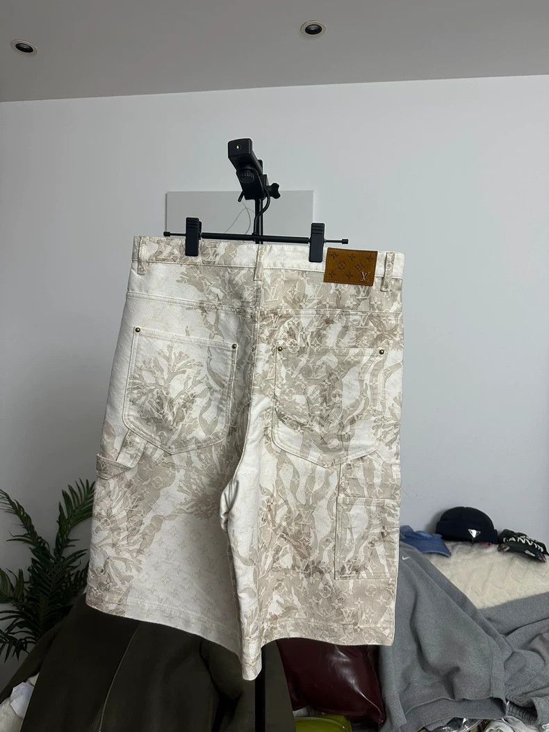 Louis Vuitton Louis Vuitton Printed Cargo Shorts Size 33-2506 Size US 33 - 2 Thumbnail