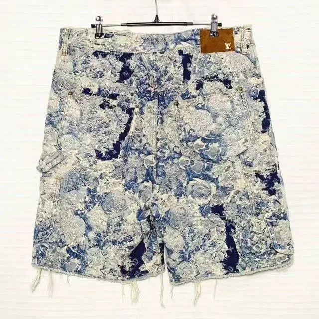 Louis Vuitton Louis Vuitton FW22 Floral Distressed Denim Shorts. Size US 32 / EU 48 - 2 Thumbnail