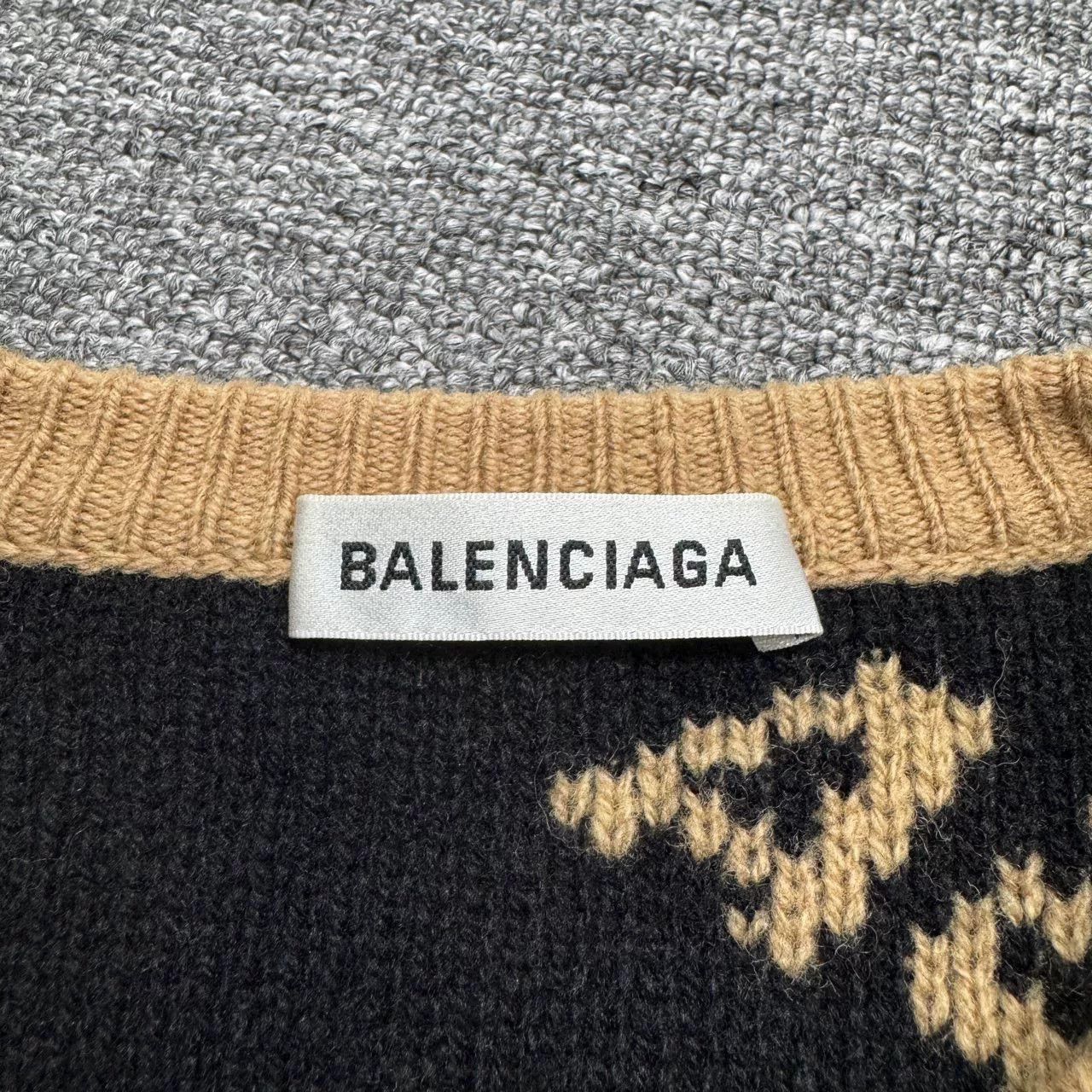 Balenciaga Balenciaga Logo Knit Sweater in Beige. Size US M / EU 48-50 / 2 - 3 Thumbnail