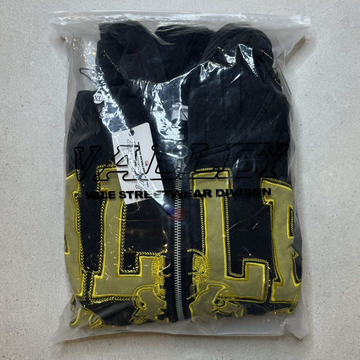 Vale Vale Forever Friday Black Zip up hoodie SIZE XL Size US XL / EU 56 / 4 - 3 Thumbnail
