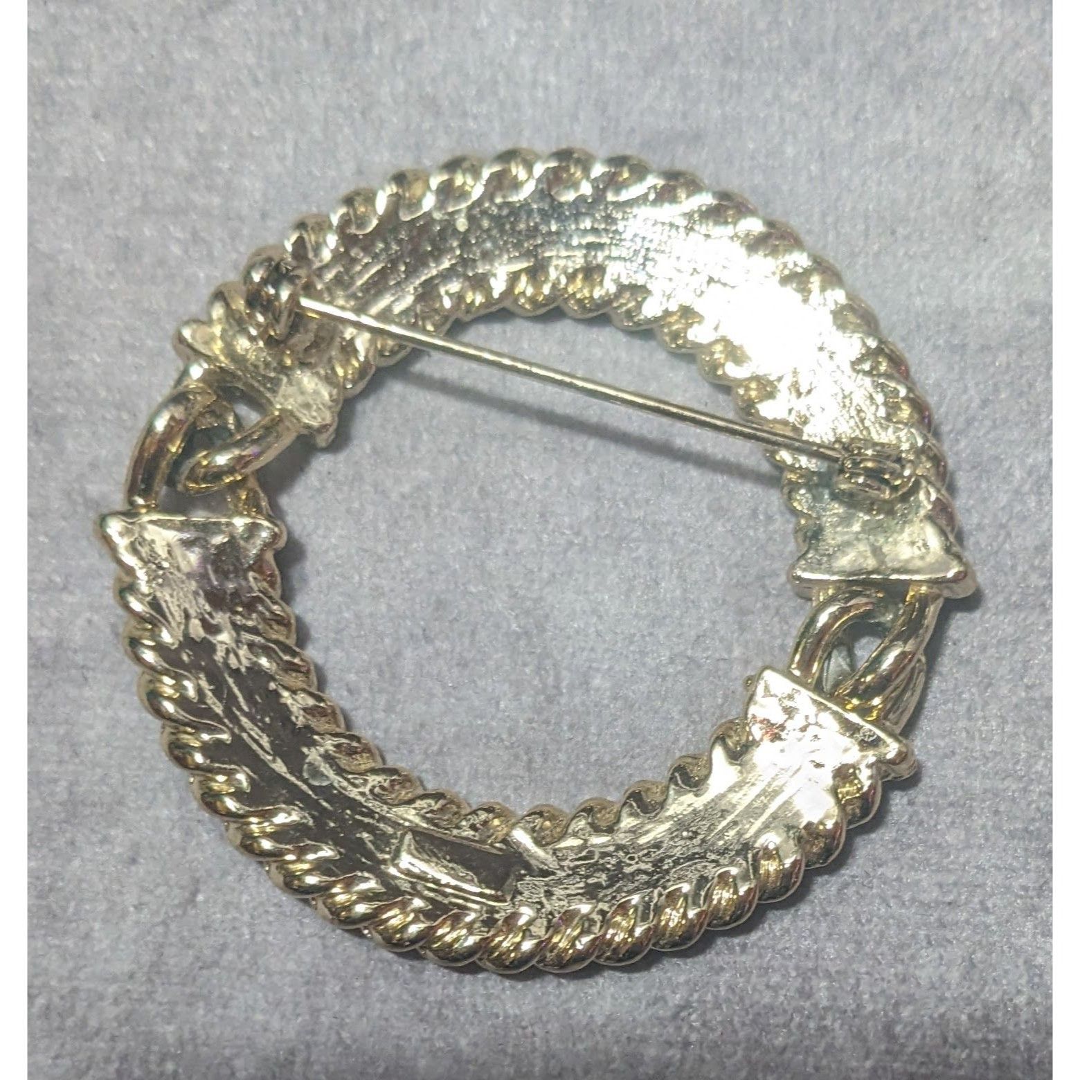 Other Vintage Textured Articulated Gold Tone Braided Wreath Brooch Size ONE SIZE - 5 Thumbnail