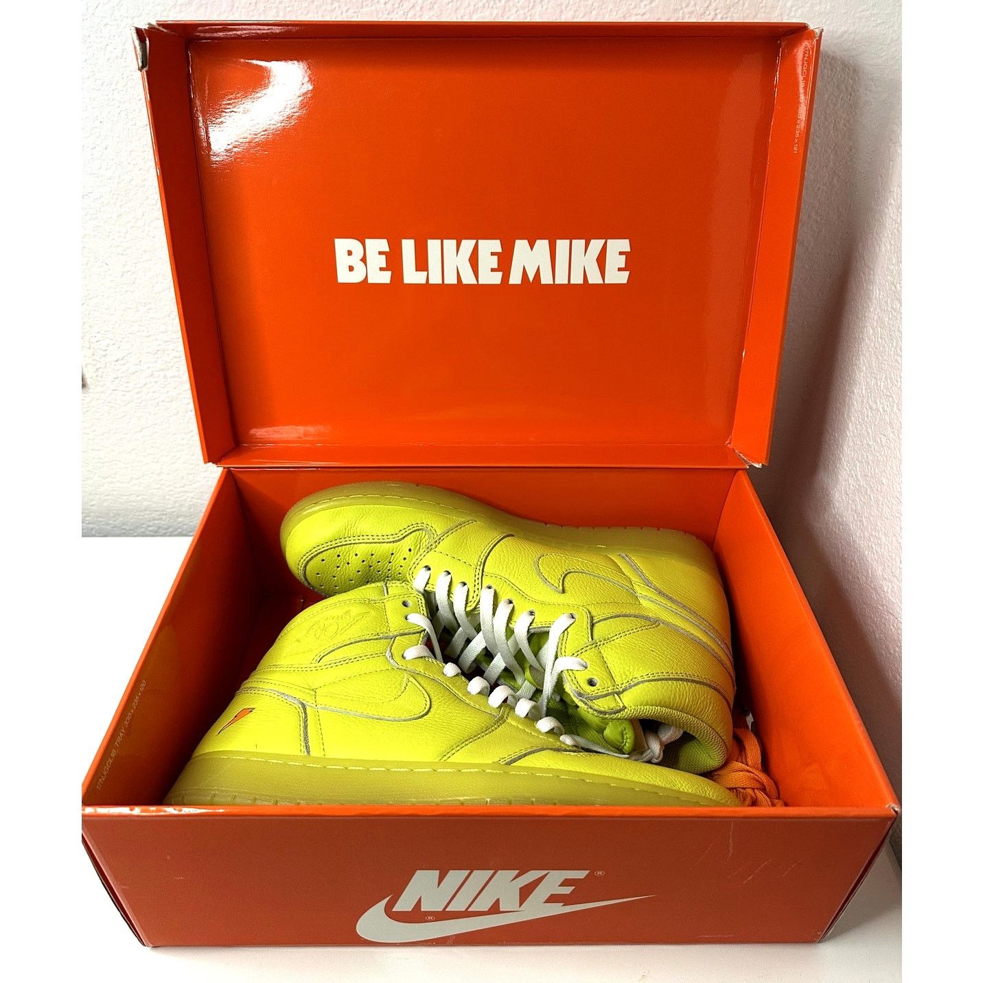 Nike 2017 Nike Air Jordan 1 Retro Gatorade OG BOX Slight Used Size US 10 / EU 43 - 8 Thumbnail