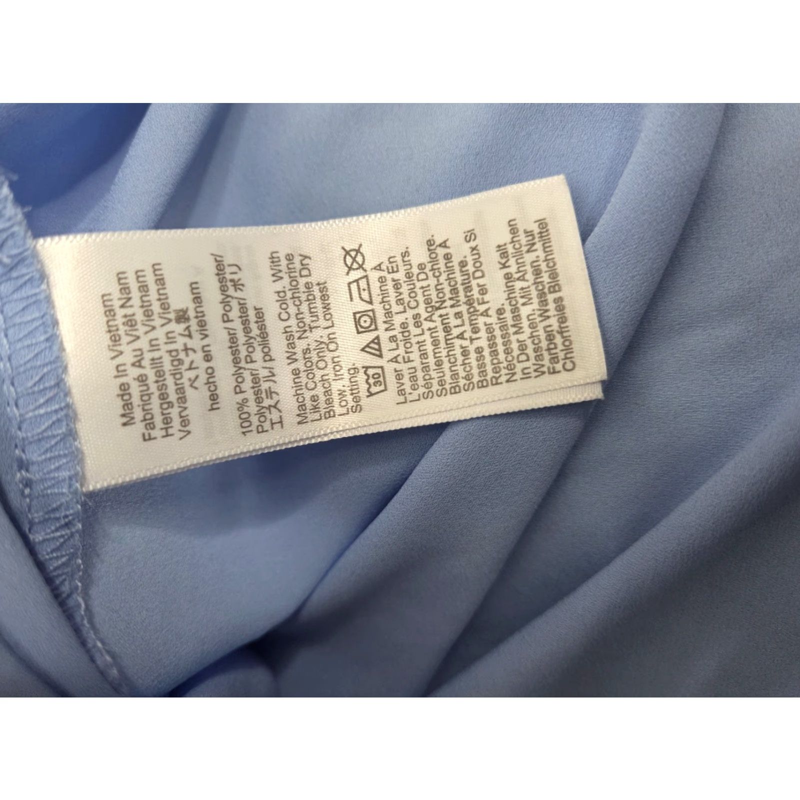 J.Crew J.CREW Blouse Women's V-Neck Blue Long Sleeve Size S Career Shoulder 16 Sleeves 22 Bust 40 Waist 38 Length 26 Pleated Solid Regular Vintage: No Size S / US 4 / IT 40 - 5 Thumbnail